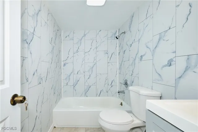 $1,000 | 824 Alderman Street, Unit 209, Fort Myers, FL 33916