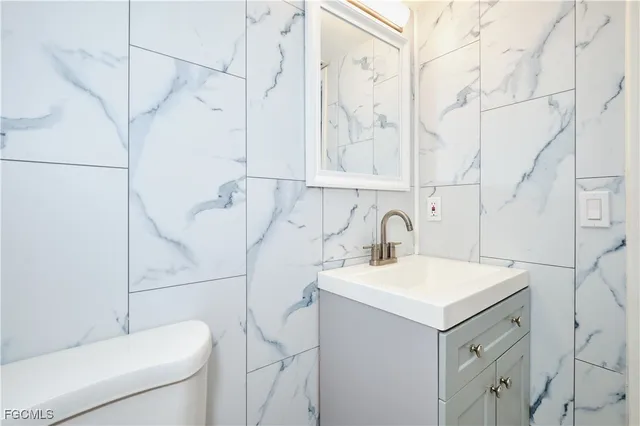 $1,000 | 824 Alderman Street, Unit 209, Fort Myers, FL 33916