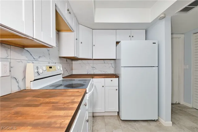 $1,000 | 824 Alderman Street, Unit 209, Fort Myers, FL 33916