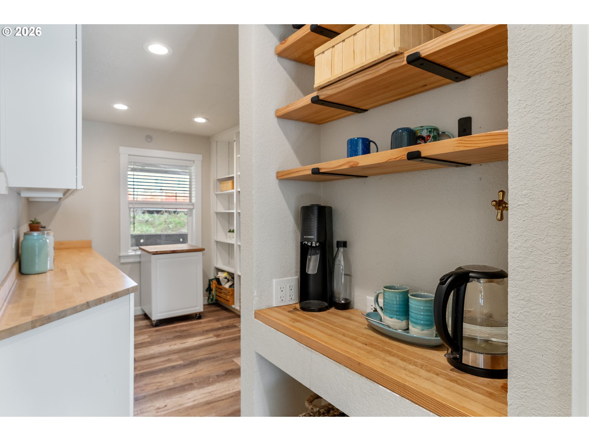 92 Rancho Del Oro Road Stevenson, WA 98648 - Photo 11 of 46 Butler's Pantry