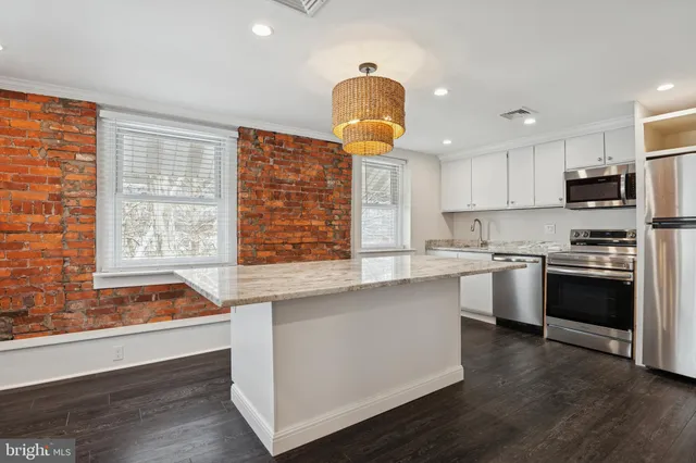 $1,695 | 3 South Brandywine Avenue, Unit 3RD 6, Modena, PA 19320