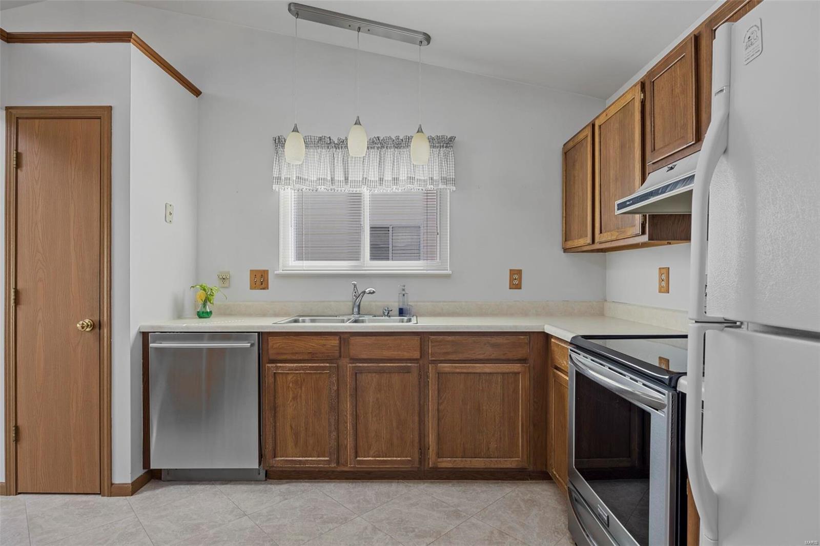 204 Addison Drive St. Peters, MO 63376 - Photo 11 of 35