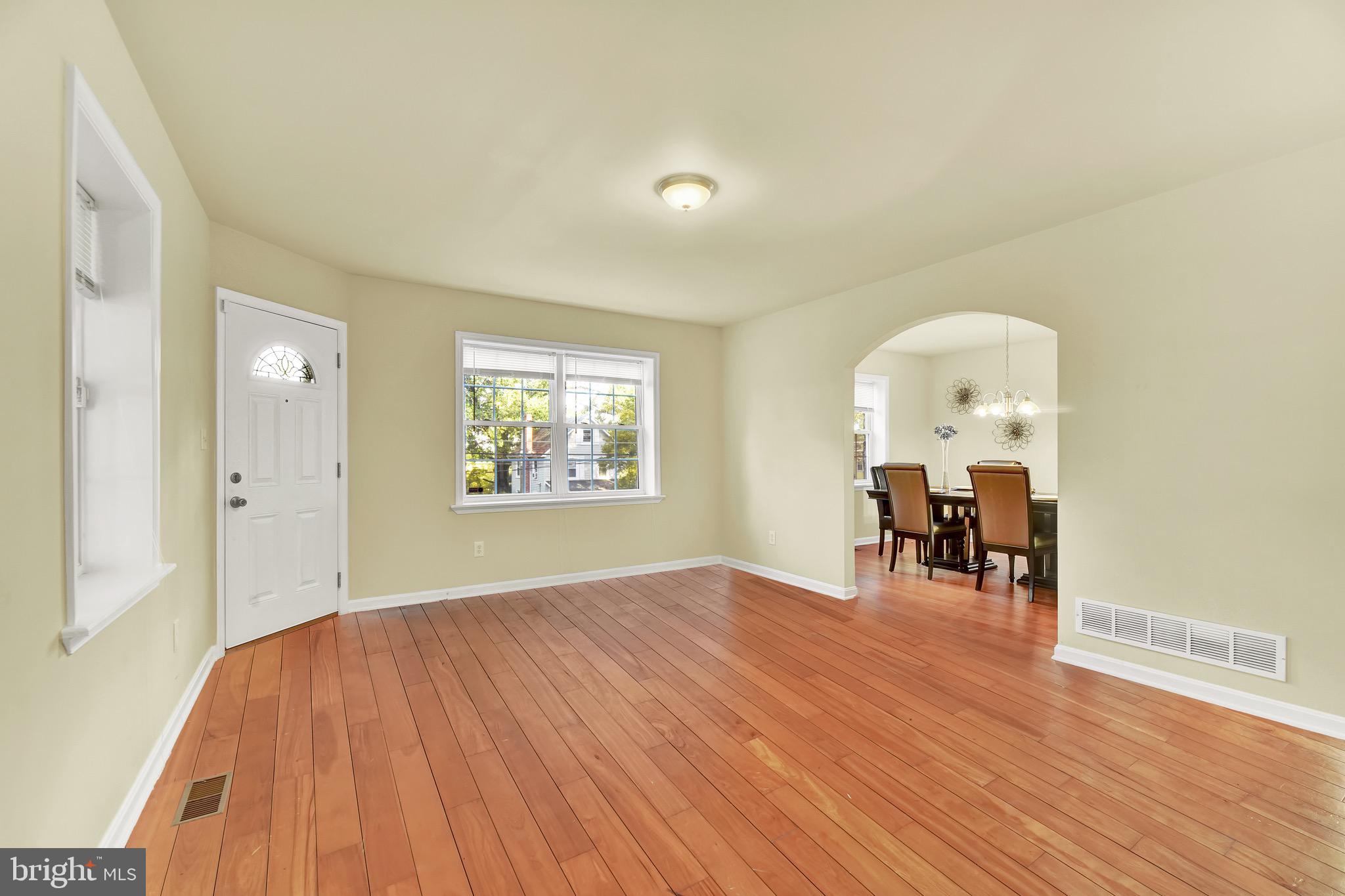 3639 Clifmar Road Baltimore, MD 21244 - Photo 3 of 24 Living Room