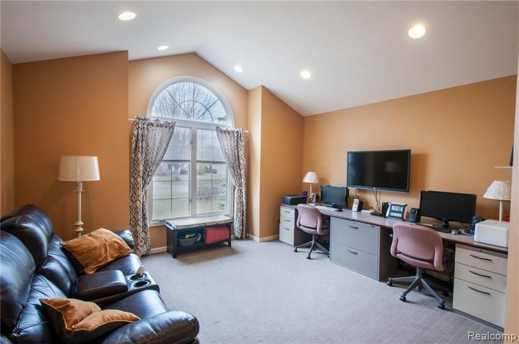 1934 South Shore Drive Rochester Hills, MI 48307 - Photo 15 of 42