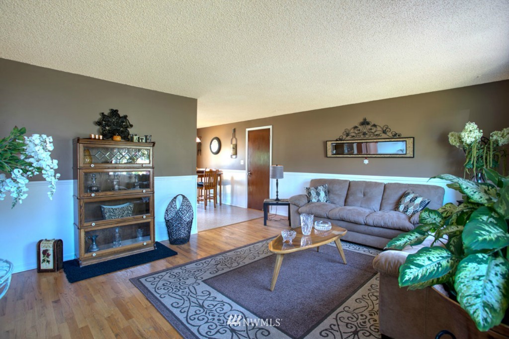 12677 Southeast 161st Street Renton, WA 98058 - Photo 3 of 20 Gallery Image 3
