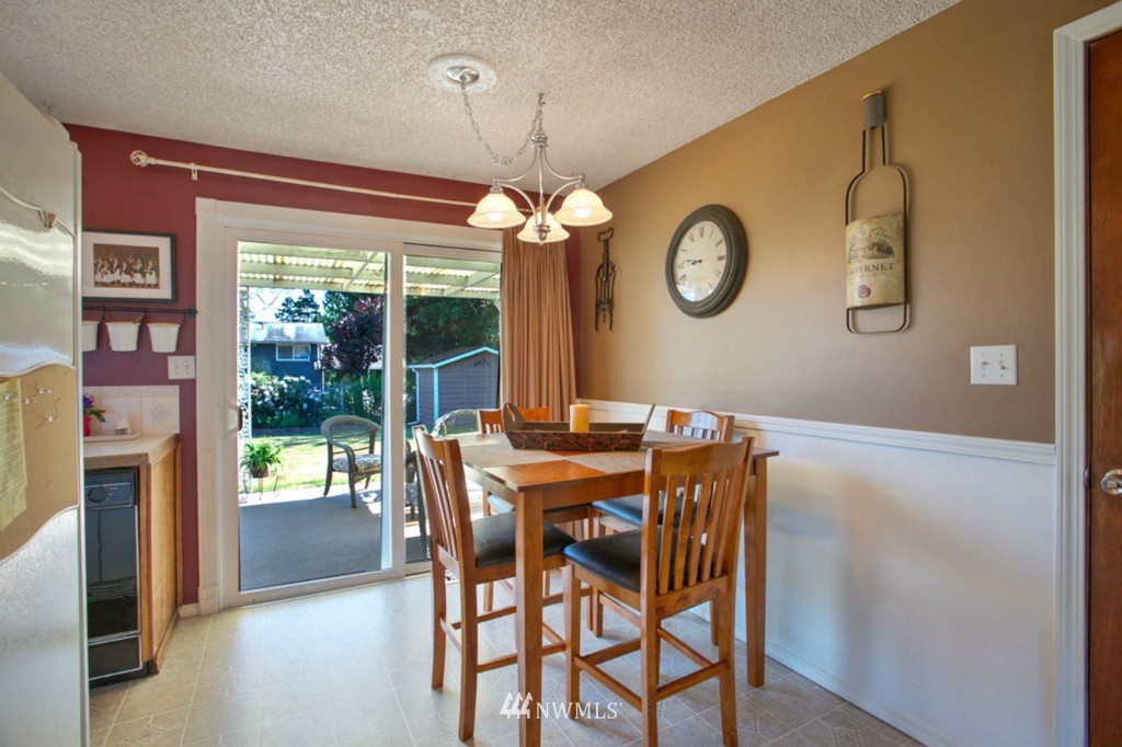 12677 Southeast 161st Street Renton, WA 98058 - Photo 5 of 20 Gallery Image 5