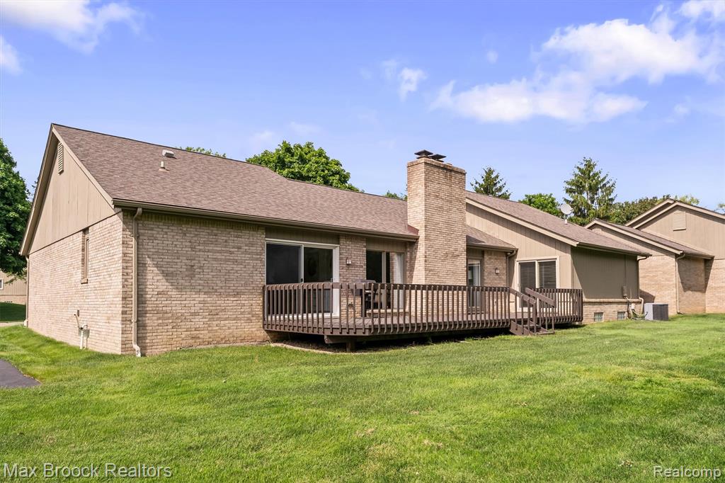 5725 Ridgewood Road West Bloomfield, MI 48322 - Photo 37 of 43