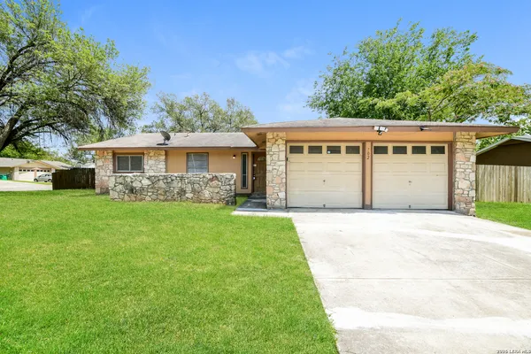 $1,350 | 702 Dana Drive, Converse, TX 78109