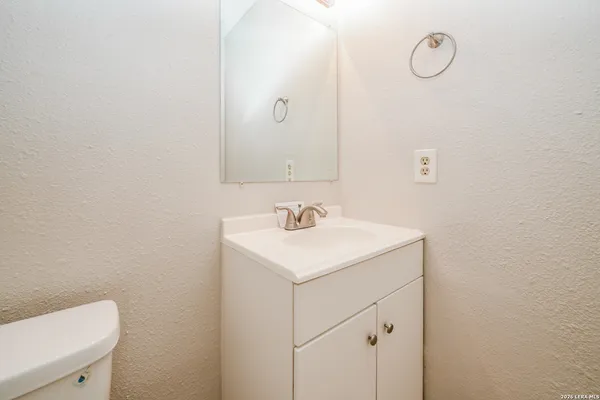 $1,350 | 702 Dana Drive, Converse, TX 78109
