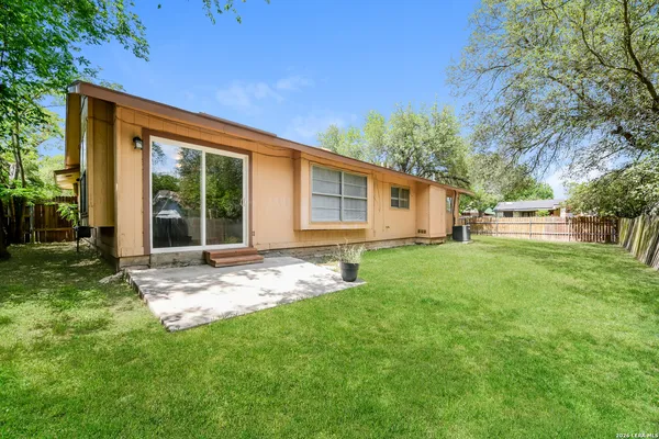 $1,350 | 702 Dana Drive, Converse, TX 78109