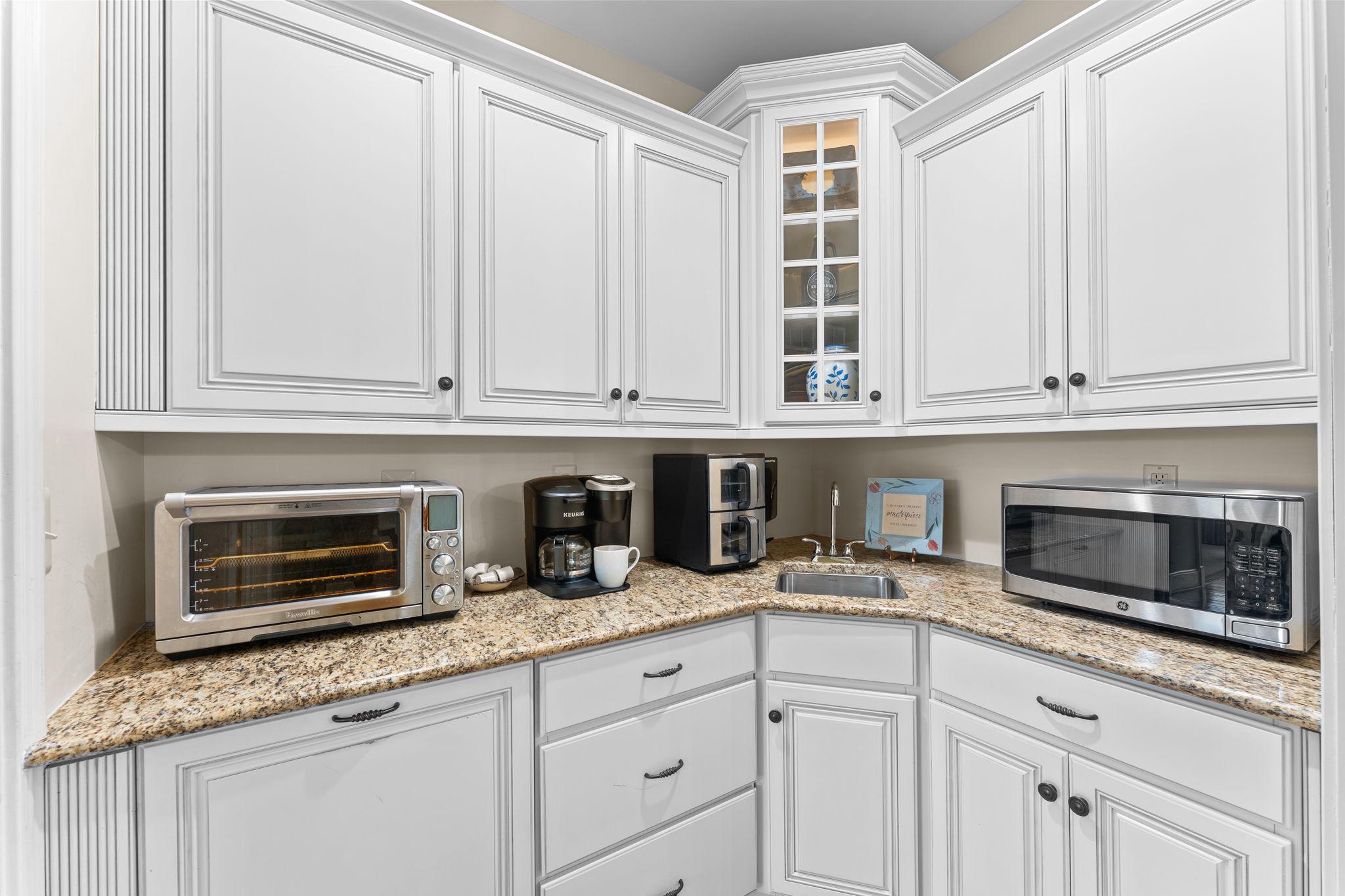 912 Ashbourne Way Schwenksville, PA 19473 - Photo 9 of 45 Butlers Pantry w/ sink and extra dishwasher!