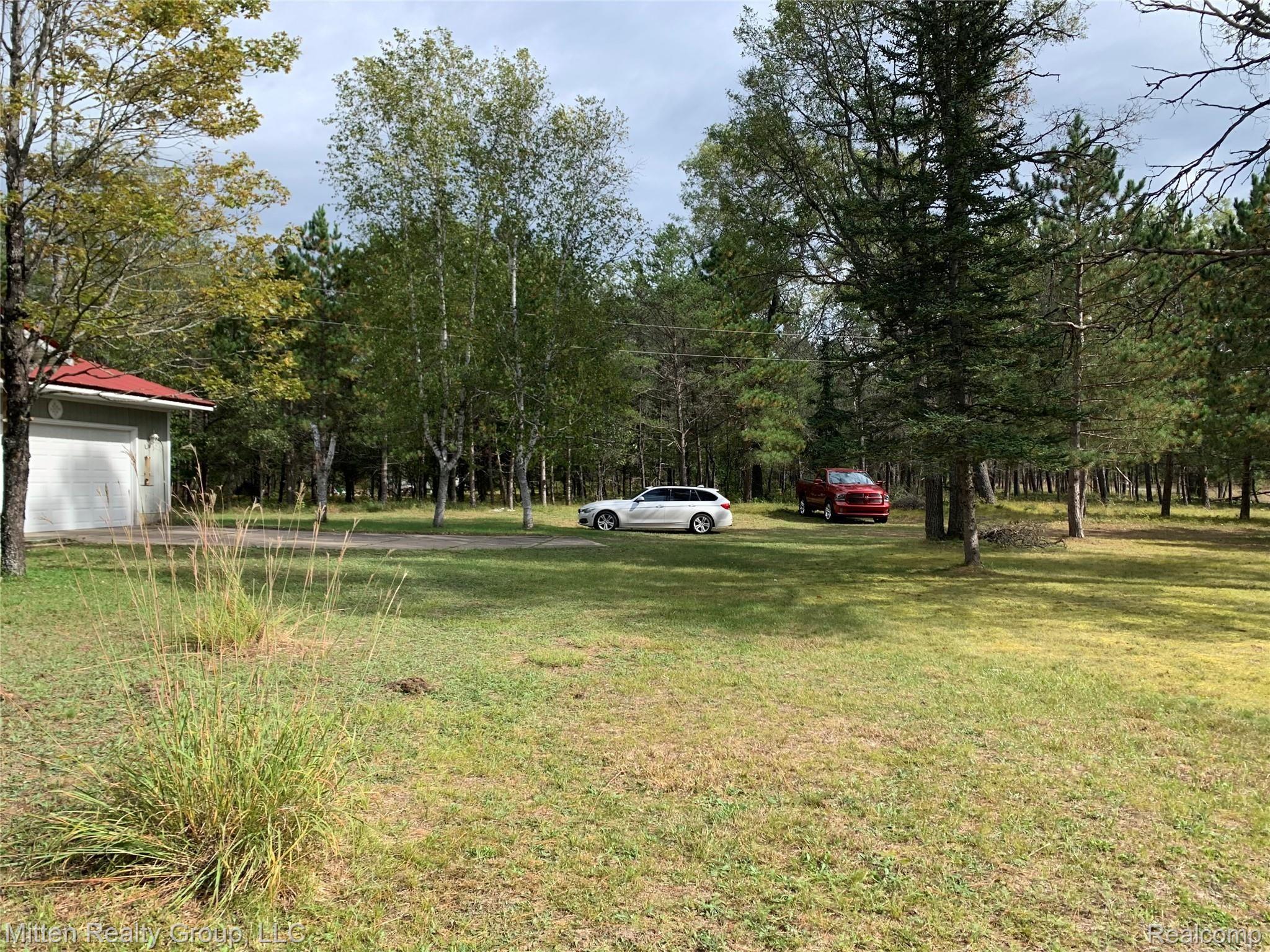 Front Yard | Driveway