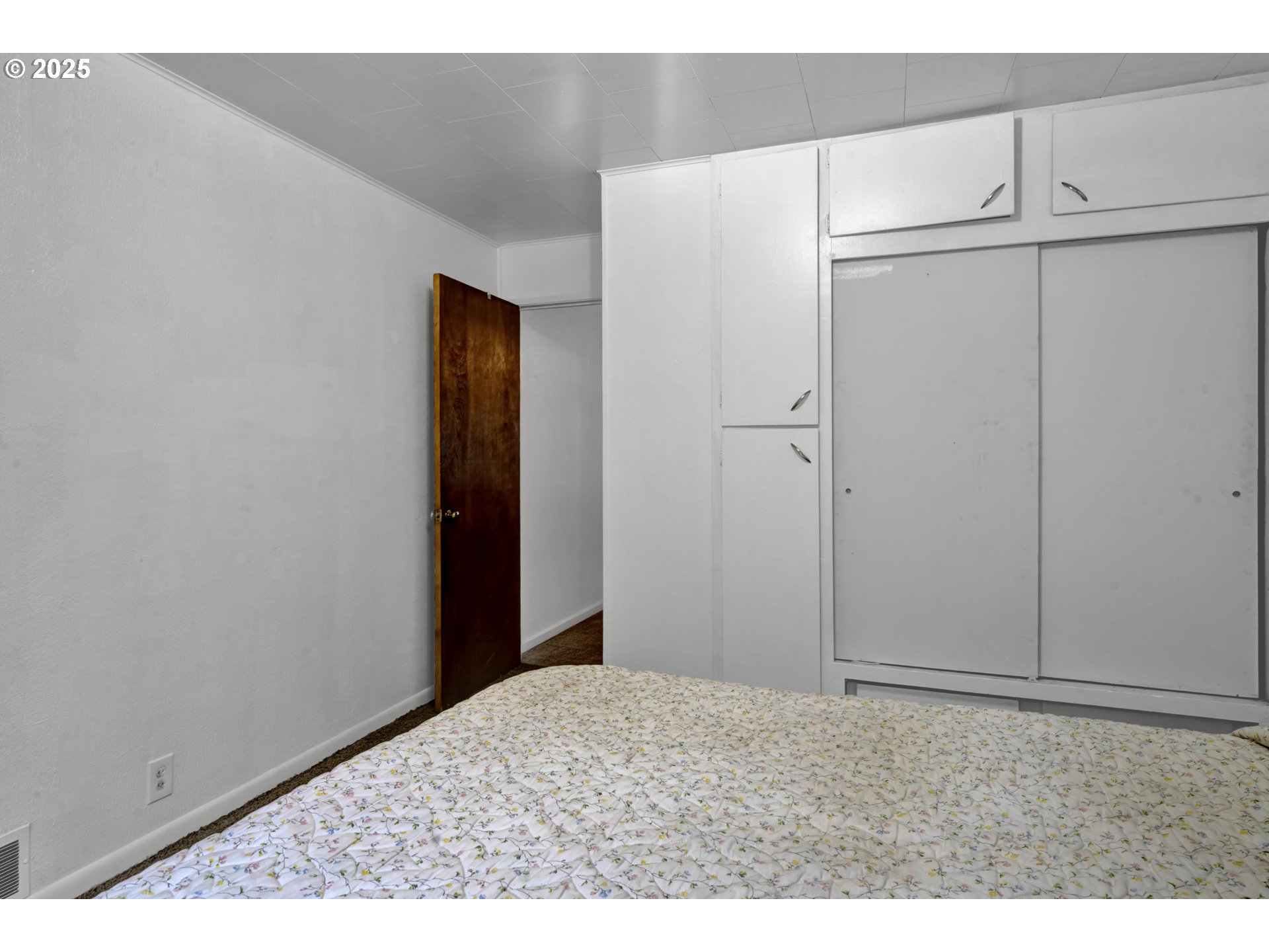 32253 Deberry Road Creswell, OR 97426 - Photo 28 of 43 a view of an empty room