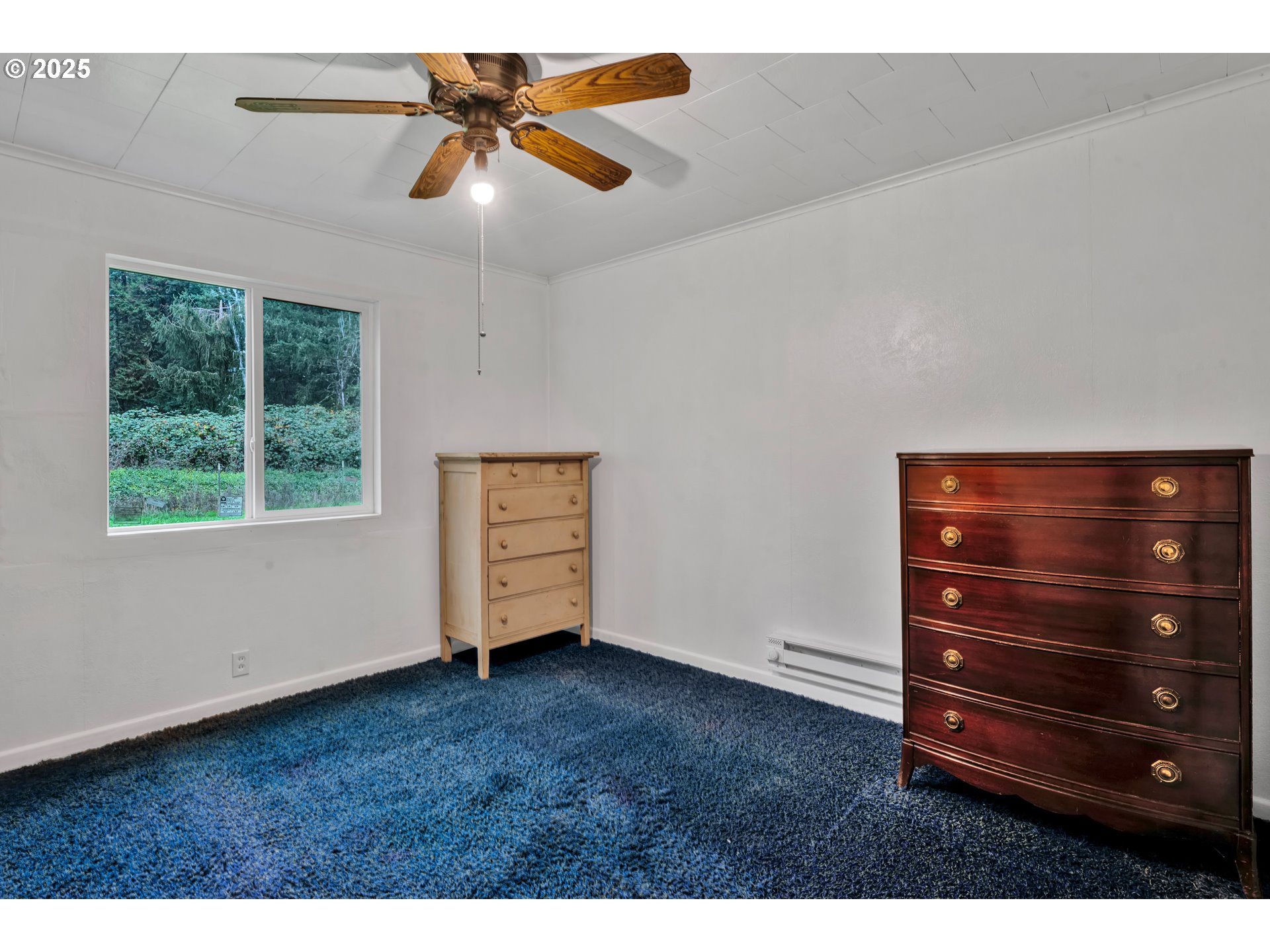 32253 Deberry Road Creswell, OR 97426 - Photo 29 of 43 a view of room with a ceiling fan and a window
