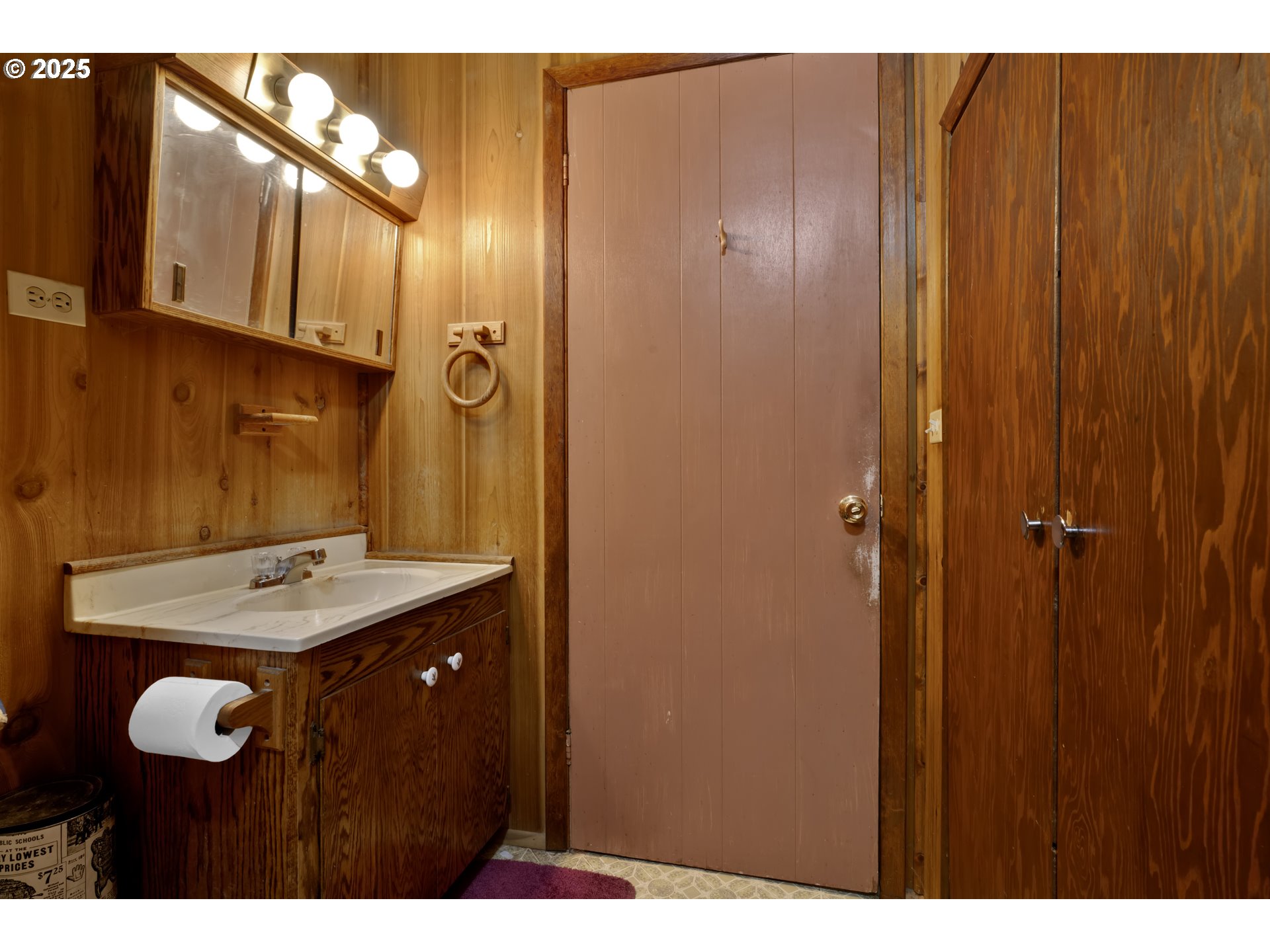 32253 Deberry Road Creswell, OR 97426 - Photo 32 of 43 a bathroom with a sink vanity and a mirror