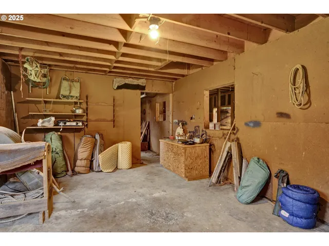 $525,000 | 32253 Deberry Road, Creswell, OR 97426