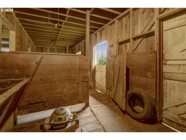 $525,000 | 32253 Deberry Road, Creswell, OR 97426