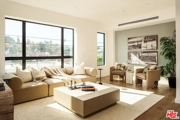 $8,500 | 2822 1/2 Avenel Street, Los Angeles, CA 90039