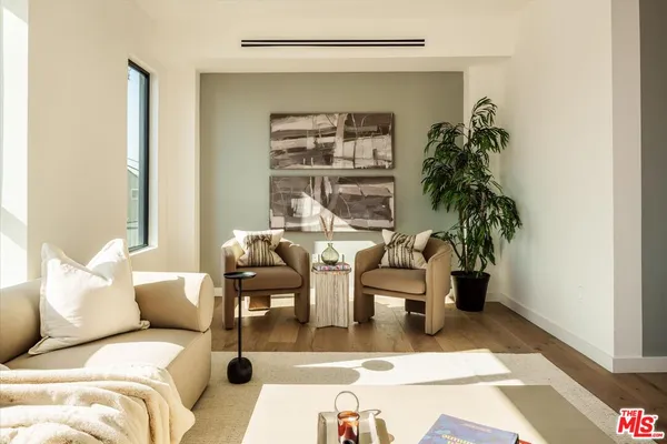 $8,500 | 2822 1/2 Avenel Street, Los Angeles, CA 90039