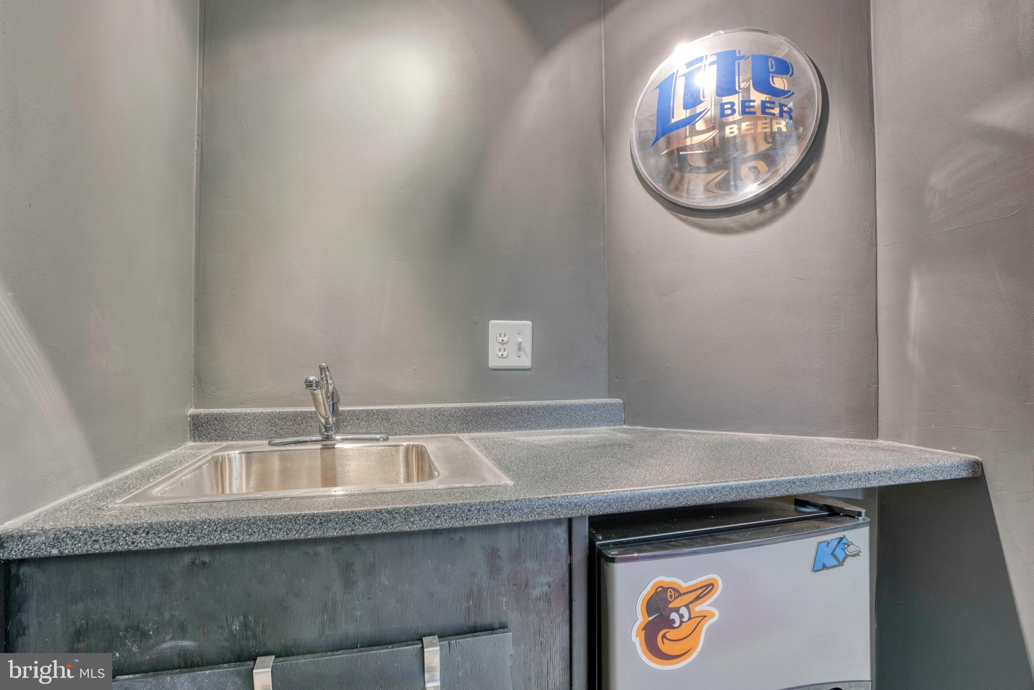 655 Hunting Fields Road Middle River, MD 21220 - Photo 9 of 48 Wet bar