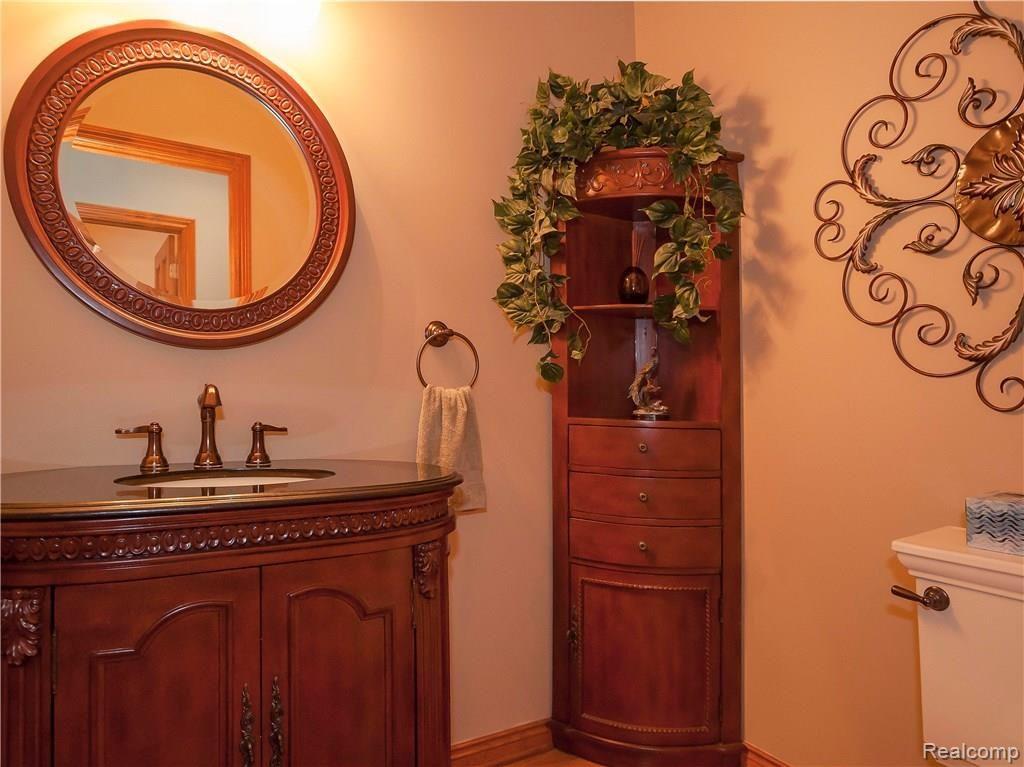 60558 Pennington Way Rochester, MI 48306 - Photo 19 of 50 Half Bathroom