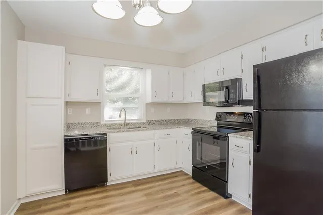 $1,865 | 9734 Booth Avenue, Kansas City, MO 64134