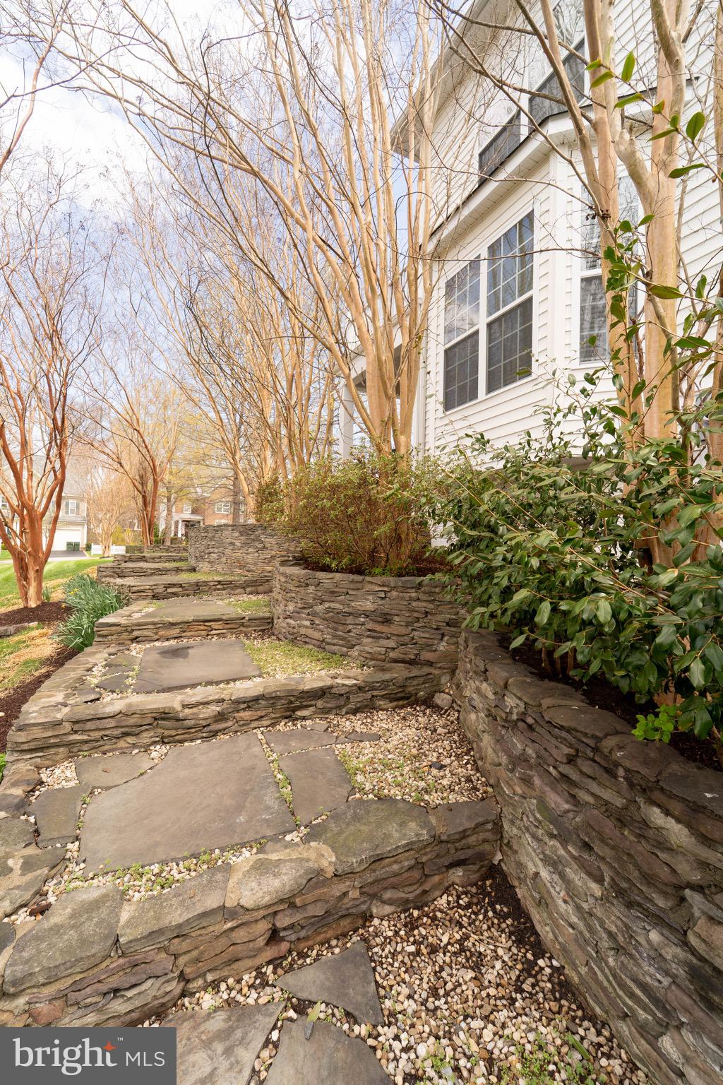16309 Sandy Ridge Court Woodbridge, VA 22191 - Photo 73 of 93 a backyard of a house with lots of green space