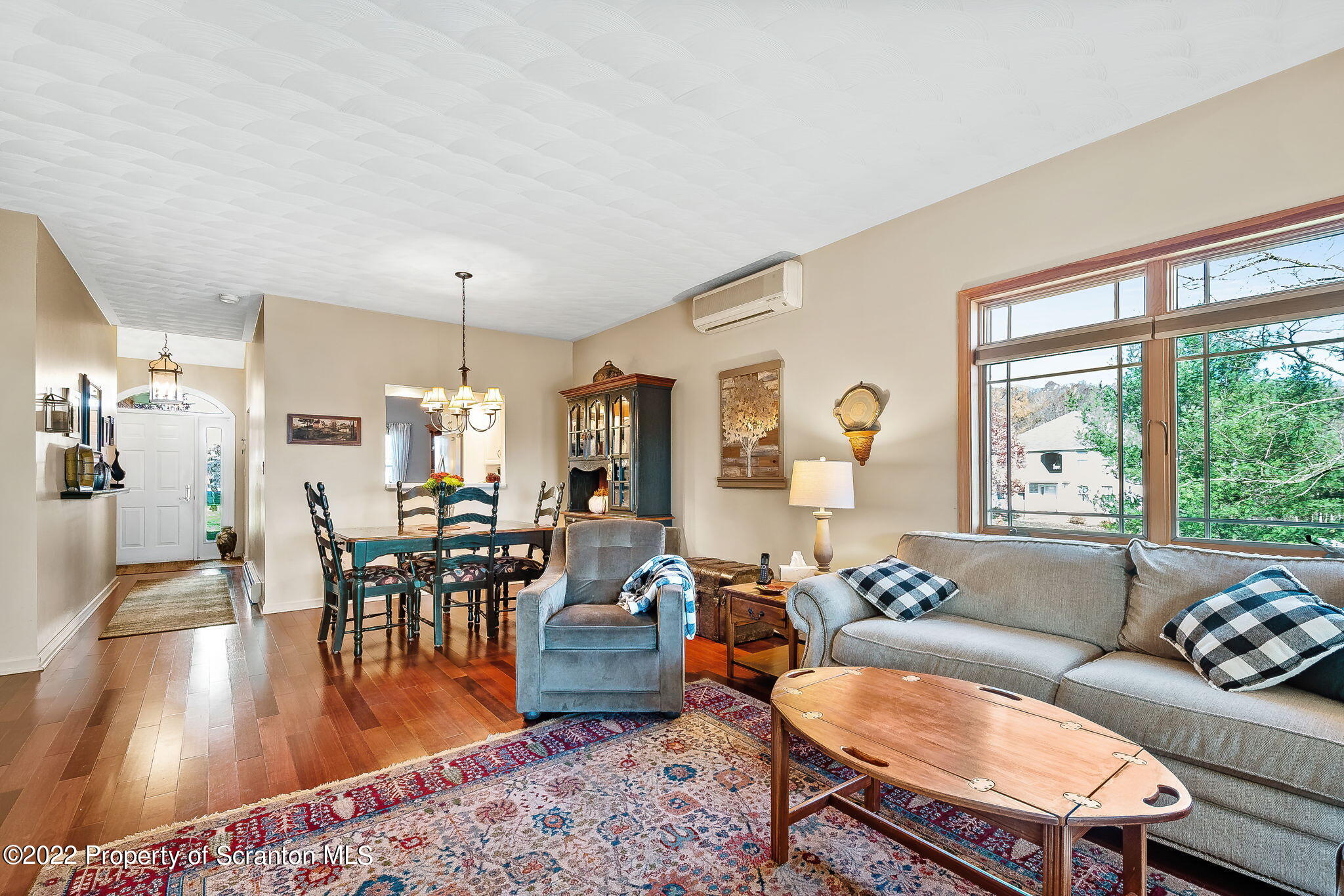 131 Ridgeview Drive Scranton, PA 18504 - Photo 18 of 32 a living room with furniture and a wooden floor