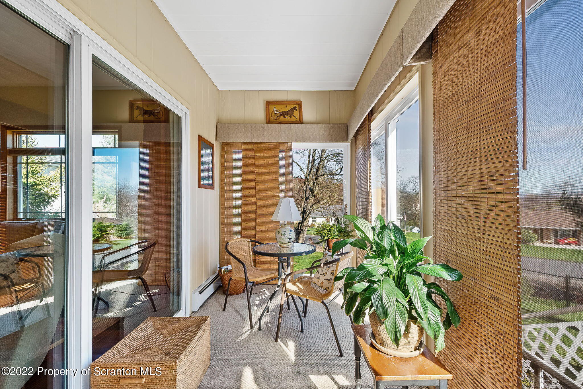 131 Ridgeview Drive Scranton, PA 18504 - Photo 20 of 32 a living room filled with furniture and a potted plant