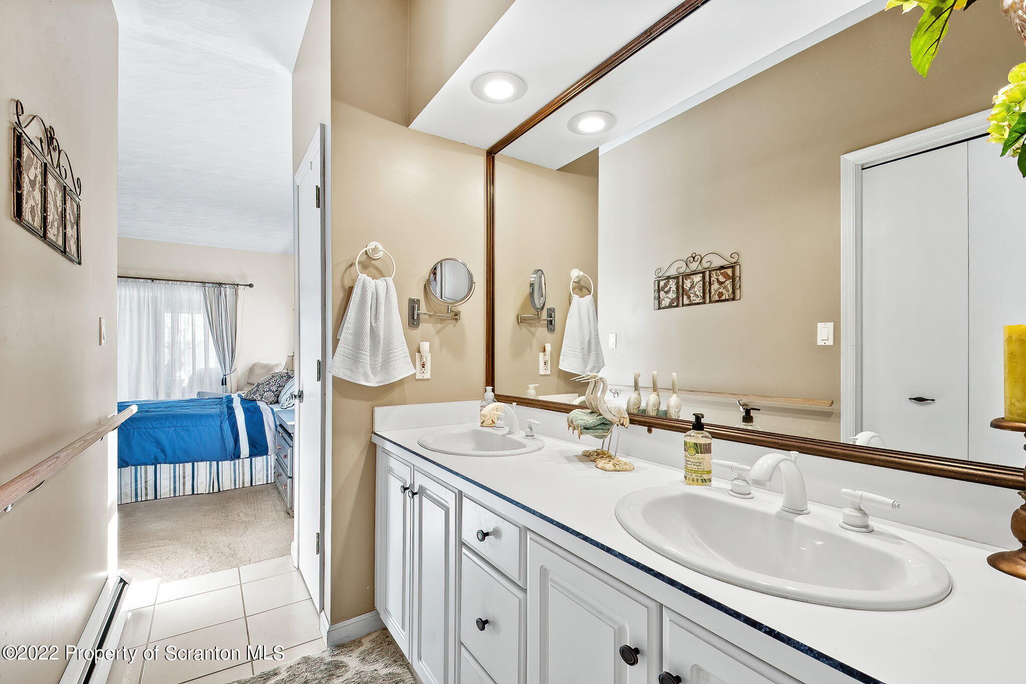 131 Ridgeview Drive Scranton, PA 18504 - Photo 26 of 32 a bathroom with double vanity and a mirror