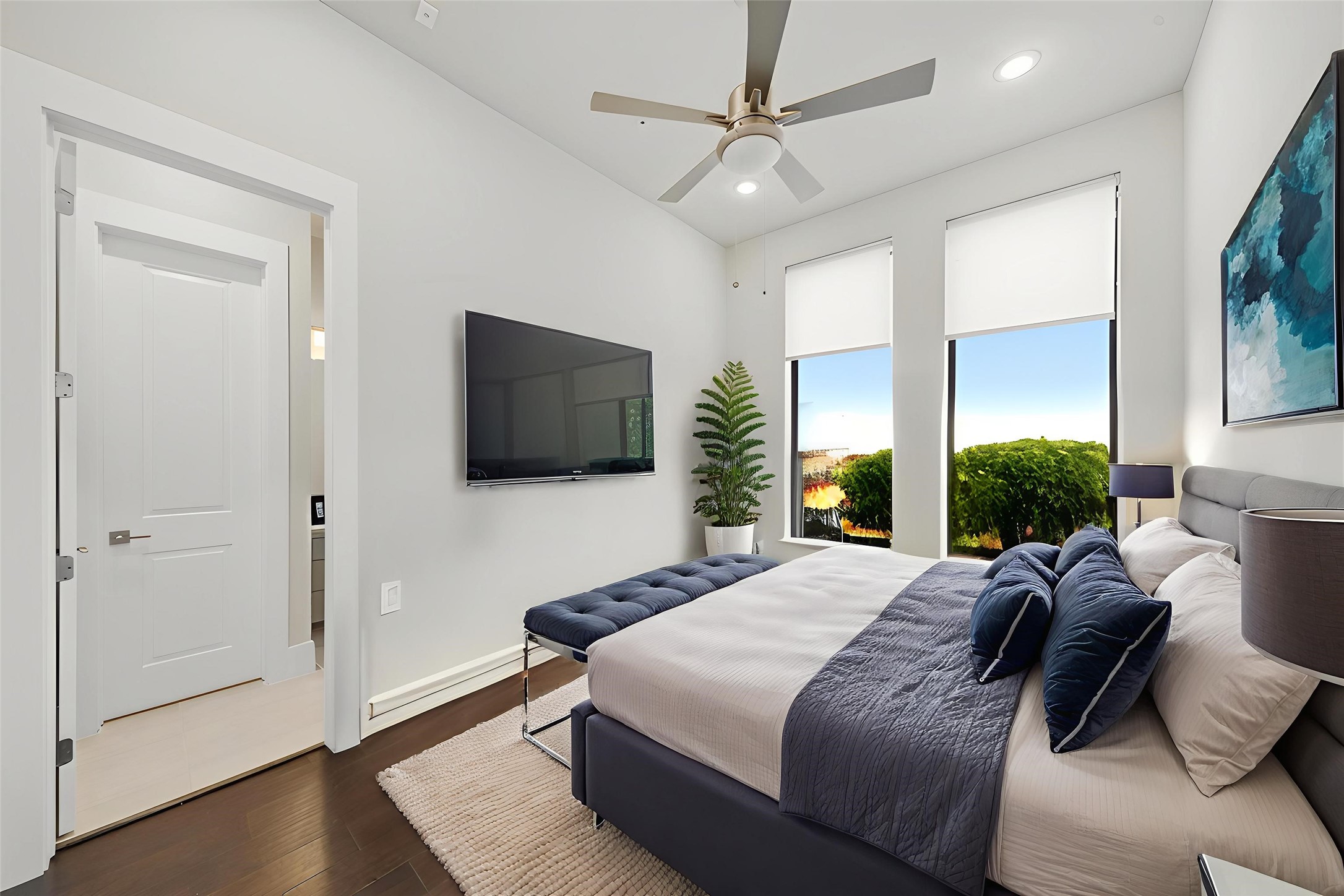 2401 Crawford Street, Unit C1C Houston, TX 77004 - Photo 17 of 24 a spacious bedroom with a bed and a flat screen tv