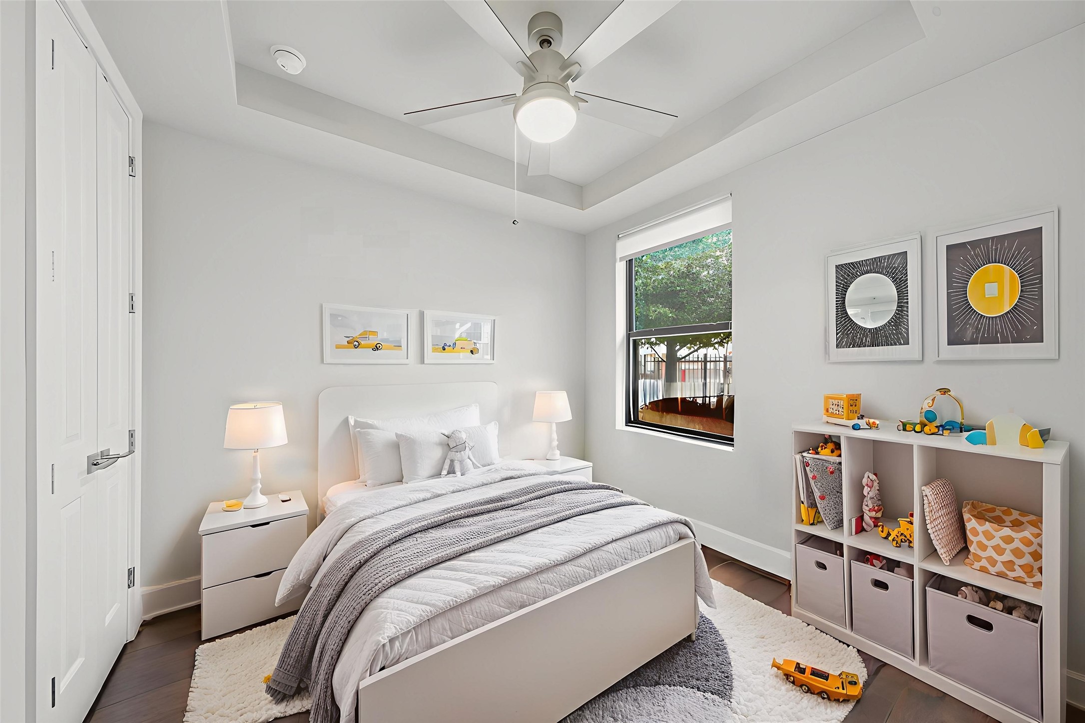 2401 Crawford Street, Unit C1C Houston, TX 77004 - Photo 4 of 24 a bedroom with a bed and a window