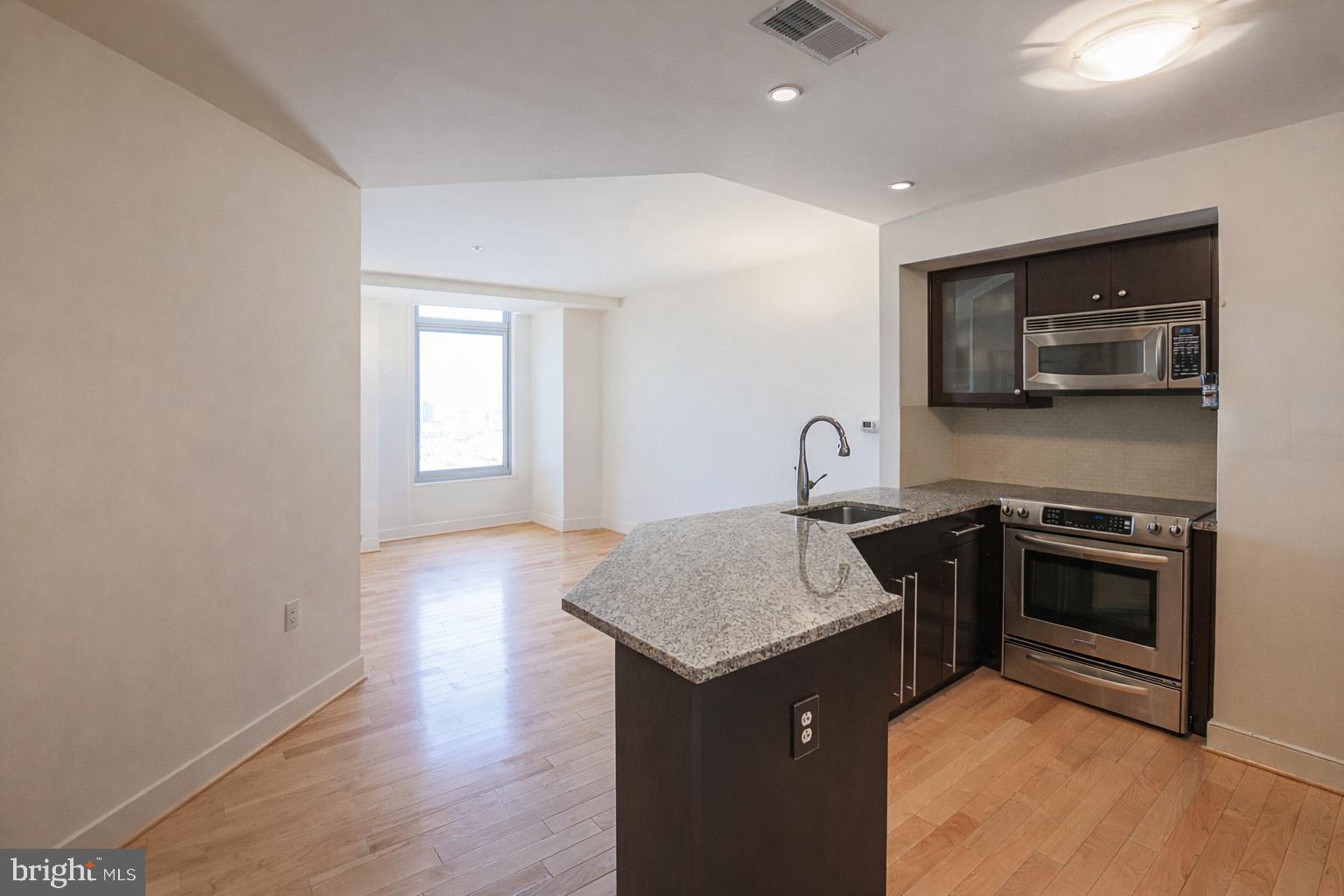 675 President Street, Unit 2607 Baltimore, MD 21202 - Photo 2 of 42