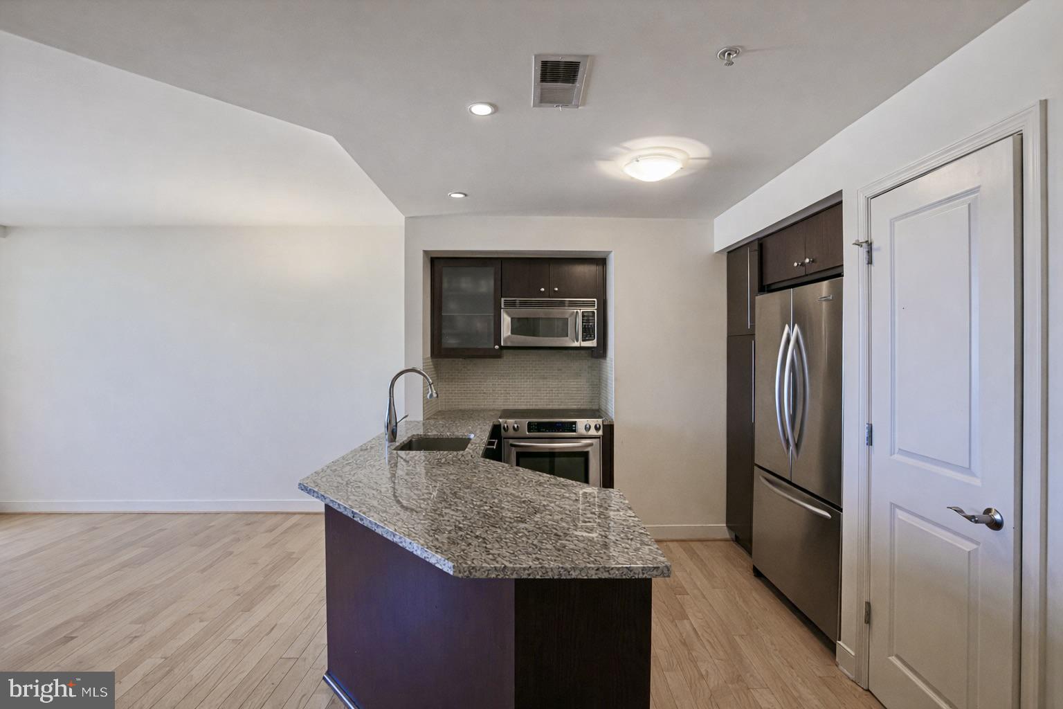 675 President Street, Unit 2607 Baltimore, MD 21202 - Photo 3 of 42