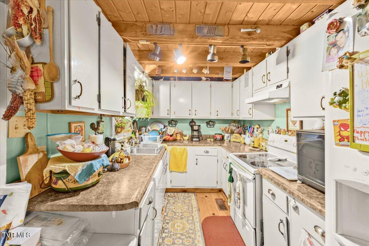 415 Stone Mountain Road Bulls Gap, TN 37711 - Photo 13 of 39 18-128A4662