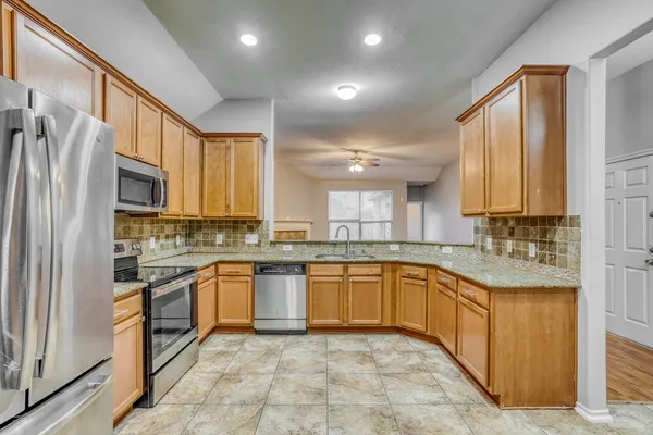 $1,905 | 8715 Elm Drake Lane, Humble, TX 77338