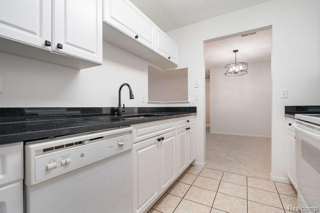 3630 Oakmonte Boulevard Rochester, MI 48306 - Photo 12 of 32