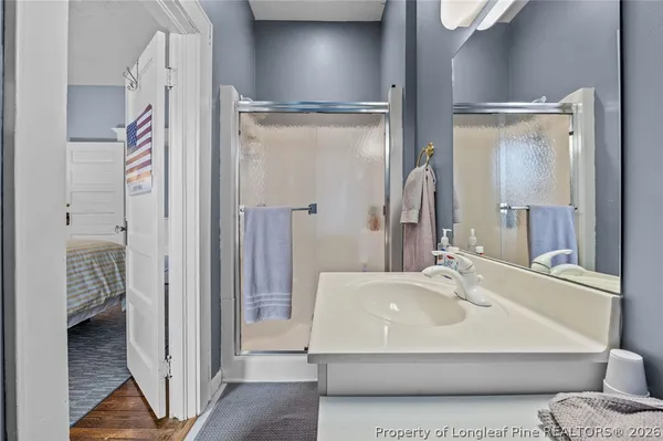 a en suite bathroom with a sink and a mirror