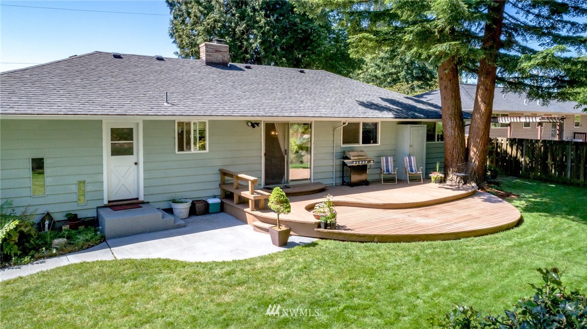 10602 Northeast 193rd Street Bothell, WA 98011 - Photo 3 of 16 Gallery Image 3