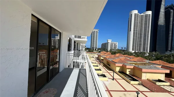 $3,100 | 210 174th Street, Unit 608, Sunny Isles Beach, FL 33160