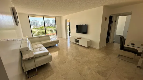 $3,100 | 210 174th Street, Unit 608, Sunny Isles Beach, FL 33160