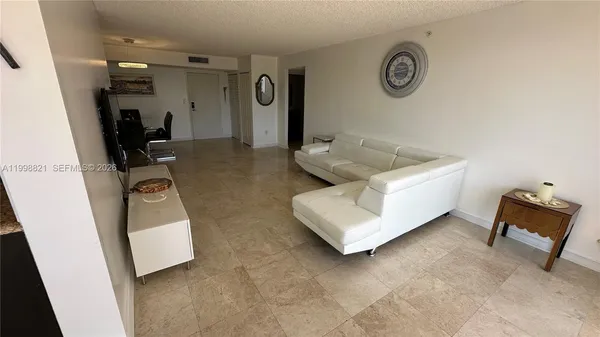 $3,100 | 210 174th Street, Unit 608, Sunny Isles Beach, FL 33160