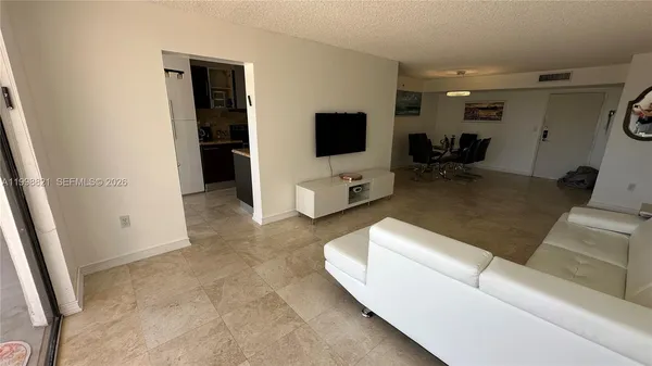 $3,100 | 210 174th Street, Unit 608, Sunny Isles Beach, FL 33160