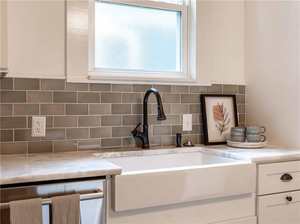 680 Grady Place Southwest Atlanta, GA 30310 - Photo 19 of 54 a sink with a window