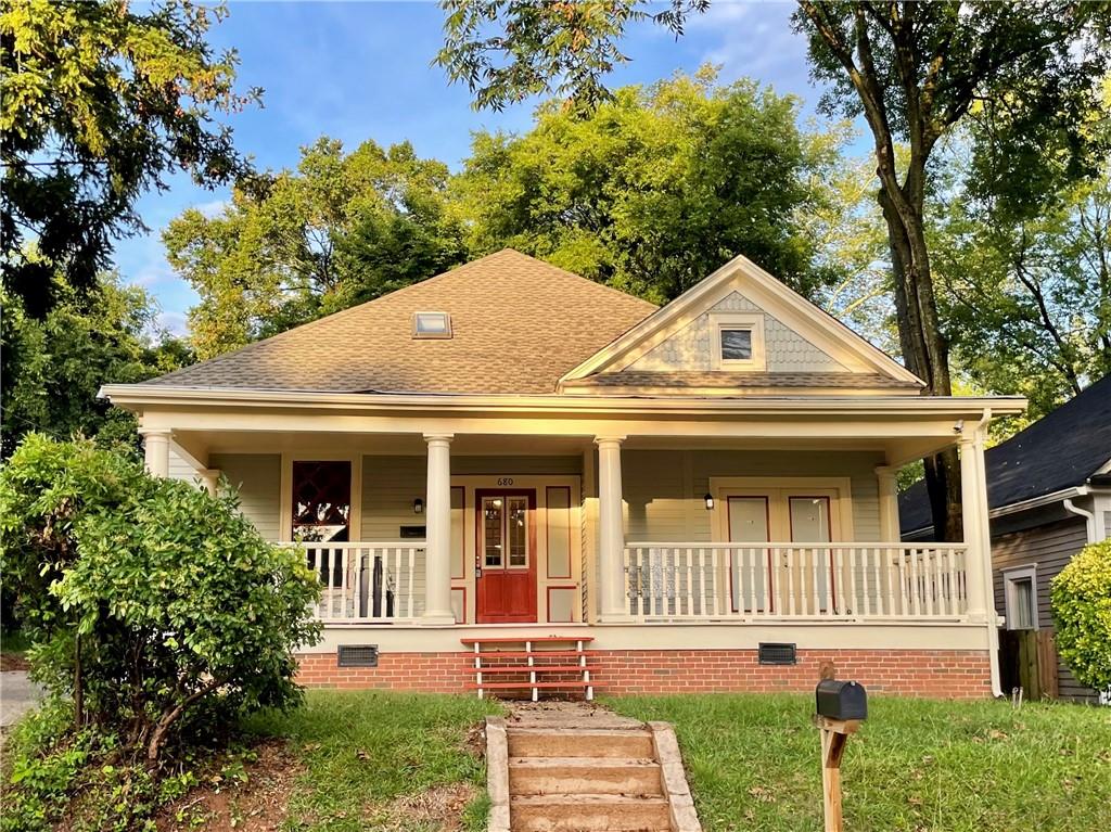 680 Grady Place Southwest Atlanta, GA 30310 - Photo 2 of 54 a front view of a house with a yard