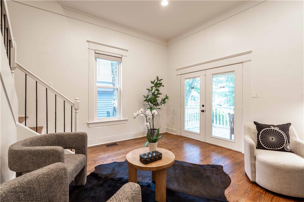 680 Grady Place Southwest Atlanta, GA 30310 - Photo 31 of 54 a living room with furniture and a potted plant