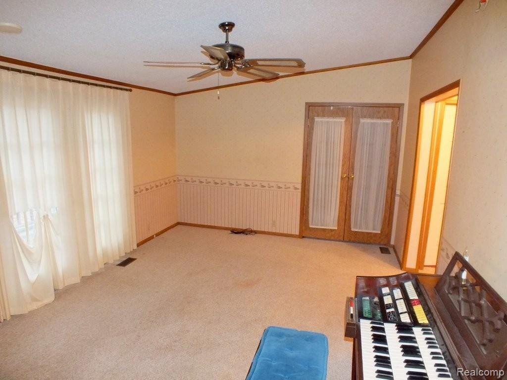 38580 Judd Road Belleville, MI 48111 - Photo 3 of 14 02-Family Room.jpg