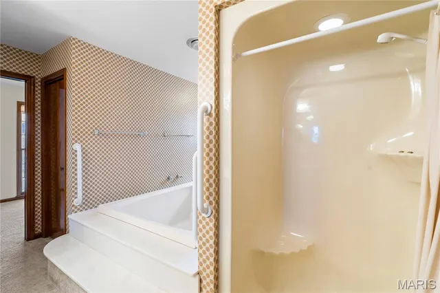 $750,000 | 305 Ridge Drive, Sikeston, MO 63801