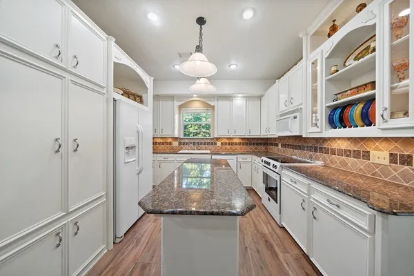 $425,000 | 245 Shadow Drive, Hemphill, TX 75948