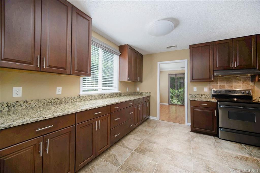 1634 Summit Ridge Lane Kannapolis, NC 28083 - Photo 4 of 35 Gallery Image 4